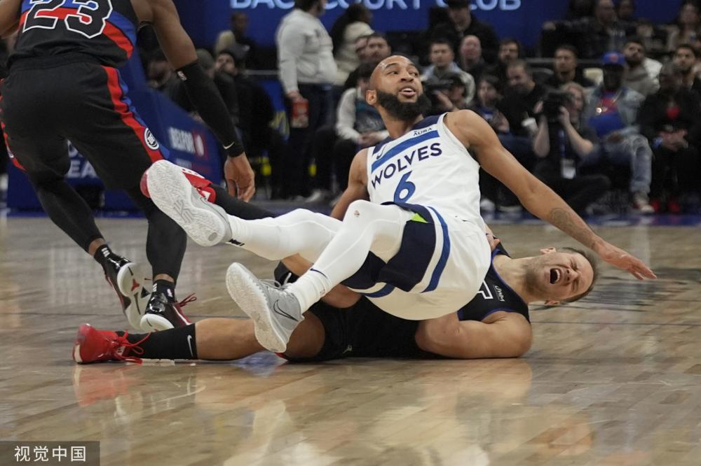 和球员们深 和球员们深