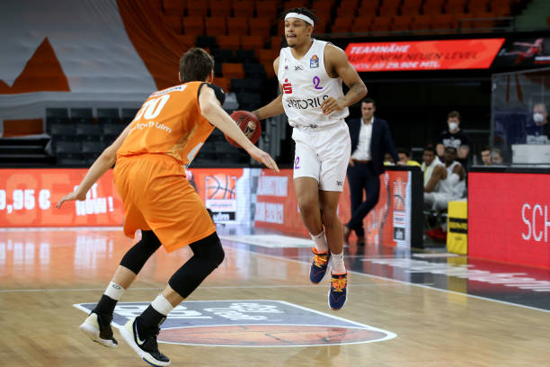 正名的同时 正名的同时